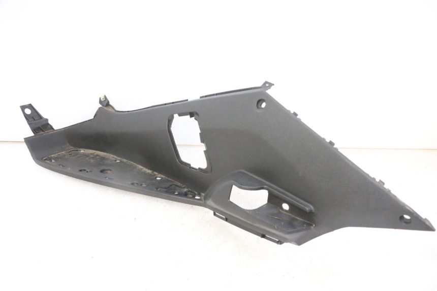 photo de LEFT FLOOR PANEL PEUGEOT SATELIS 125 (2013 - 2018)
