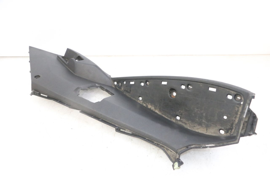 photo de LEFT FLOOR PANEL PEUGEOT SATELIS 125 (2013 - 2018)