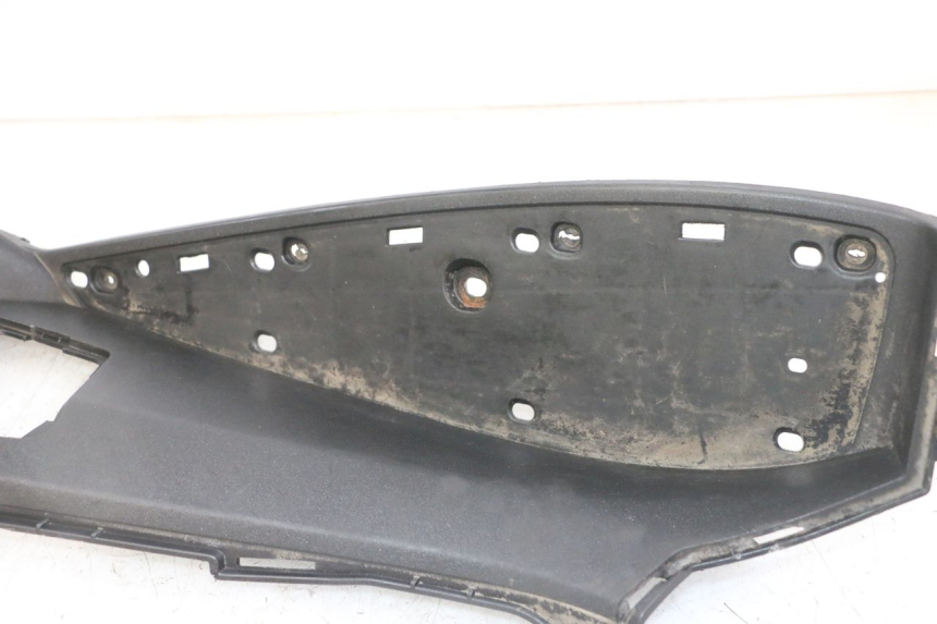 photo de LEFT FLOOR PANEL PEUGEOT SATELIS 125 (2013 - 2018)