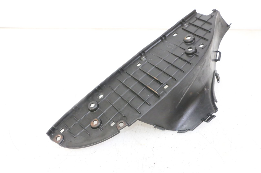 photo de LEFT FLOOR PANEL APRILIA SCARABEO GT TOURING 125 (1999 - 2005)