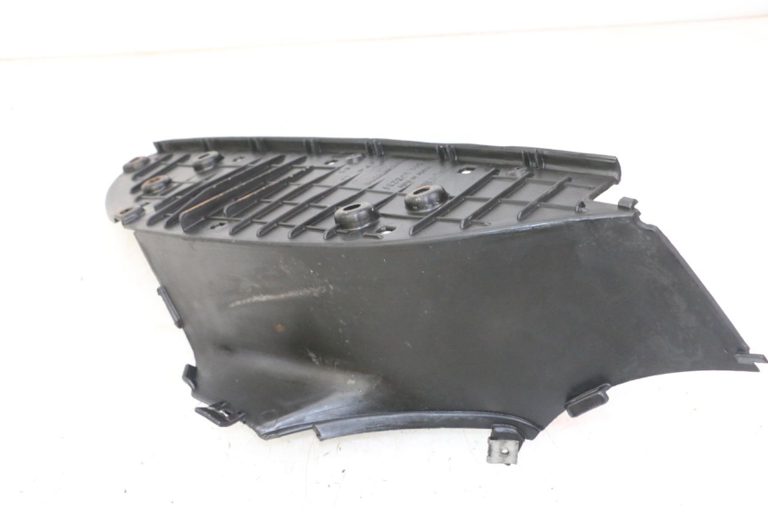 photo de LEFT FLOOR PANEL APRILIA SCARABEO GT TOURING 125 (1999 - 2005)
