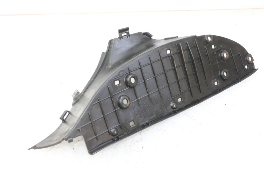 photo de LEFT FLOOR PANEL APRILIA SCARABEO GT TOURING 125 (1999 - 2005)