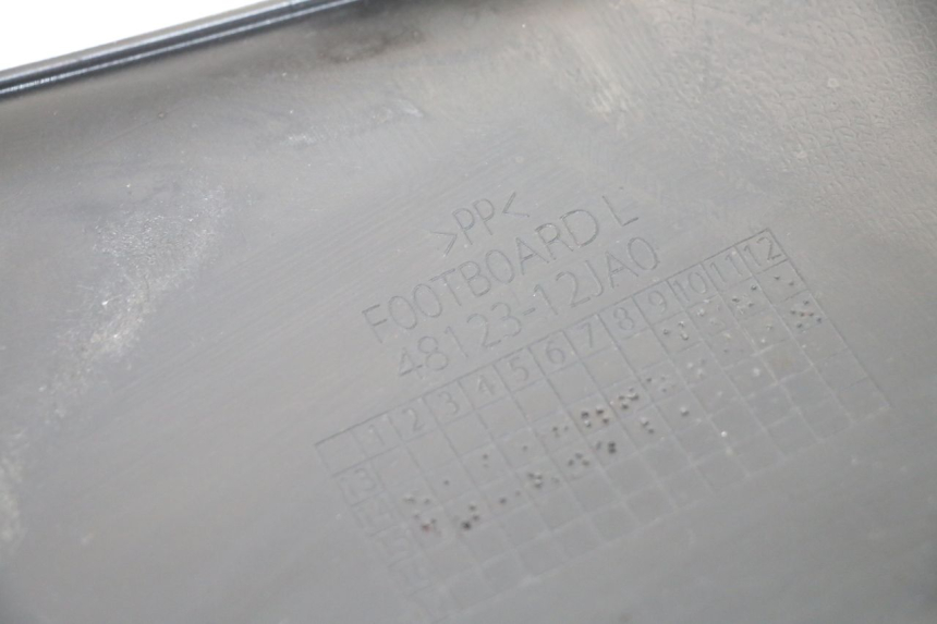 photo de LEFT FLOOR PANEL SUZUKI BURGMAN 125 (2015 - 2017)
