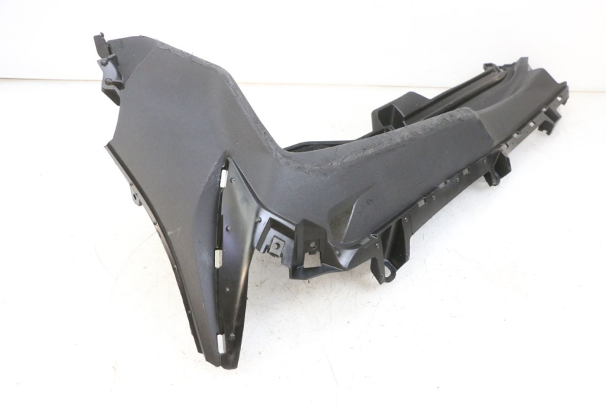 photo de LEFT FLOOR PANEL YAMAHA TRICITY 300 (2020 - 2024) - High-resolution close-up