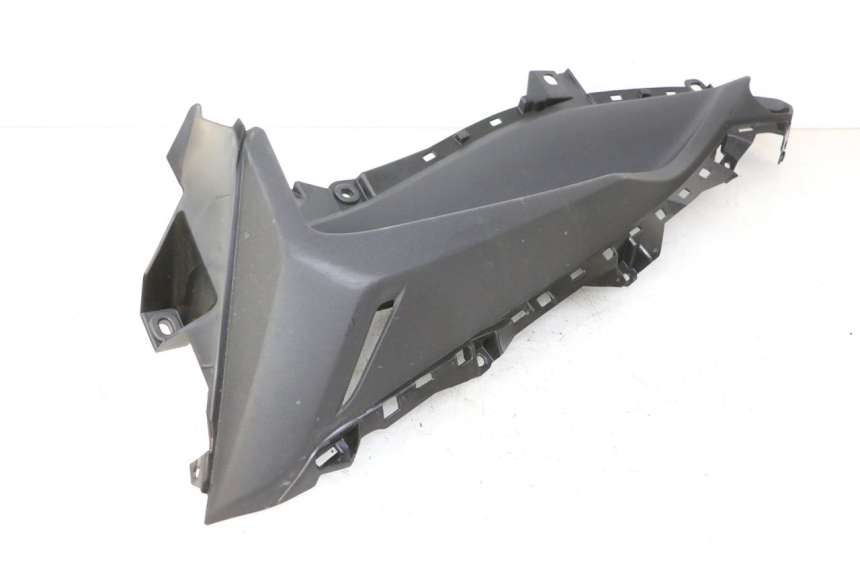 photo de LEFT FLOOR PANEL YAMAHA XMAX X-MAX 125 (2021 - 2025)