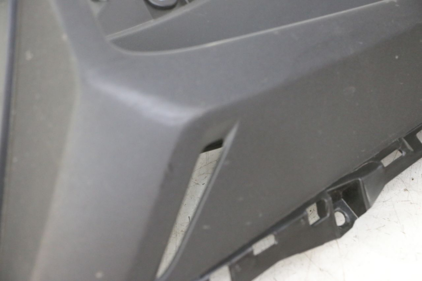 photo de LEFT FLOOR PANEL YAMAHA XMAX X-MAX 125 (2021 - 2025)