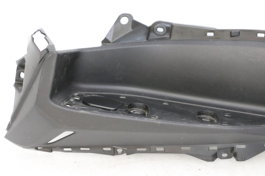 photo de LEFT FLOOR PANEL YAMAHA XMAX X-MAX 125 (2021 - 2025)