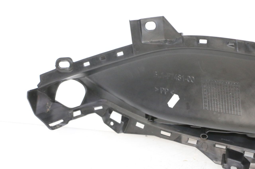 photo de LEFT FLOOR PANEL YAMAHA XMAX X-MAX 125 (2021 - 2025)