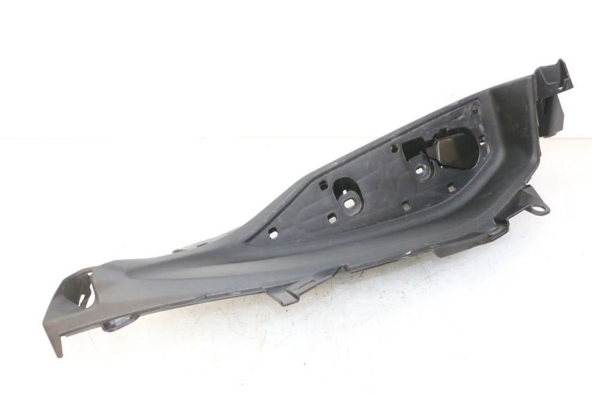 photo de LEFT FLOOR PANEL YAMAHA XMAX X-MAX 125 (2021 - 2025)