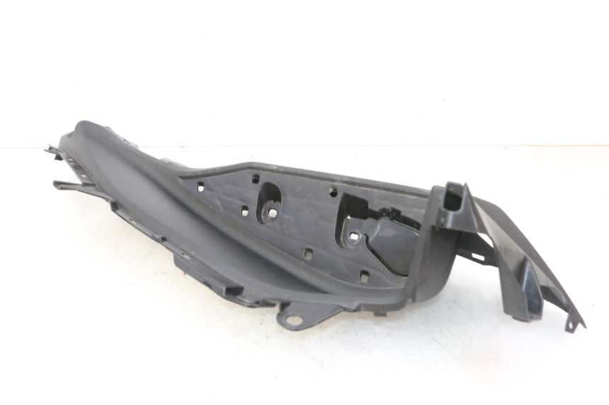 photo de LEFT FLOOR PANEL YAMAHA XMAX X-MAX 125 (2021 - 2025)