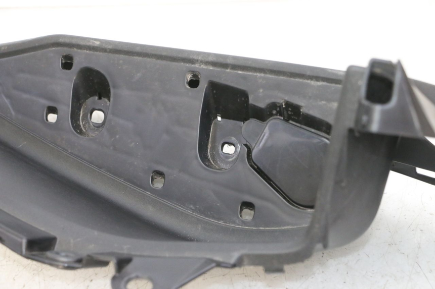 photo de LEFT FLOOR PANEL YAMAHA XMAX X-MAX 125 (2021 - 2025)
