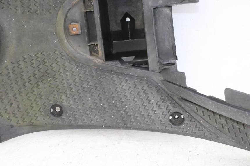 photo de FLOOR PANEL YAMAHA NEO'S NEOS 2T 50 (1998 - 2007) - Fixing points details