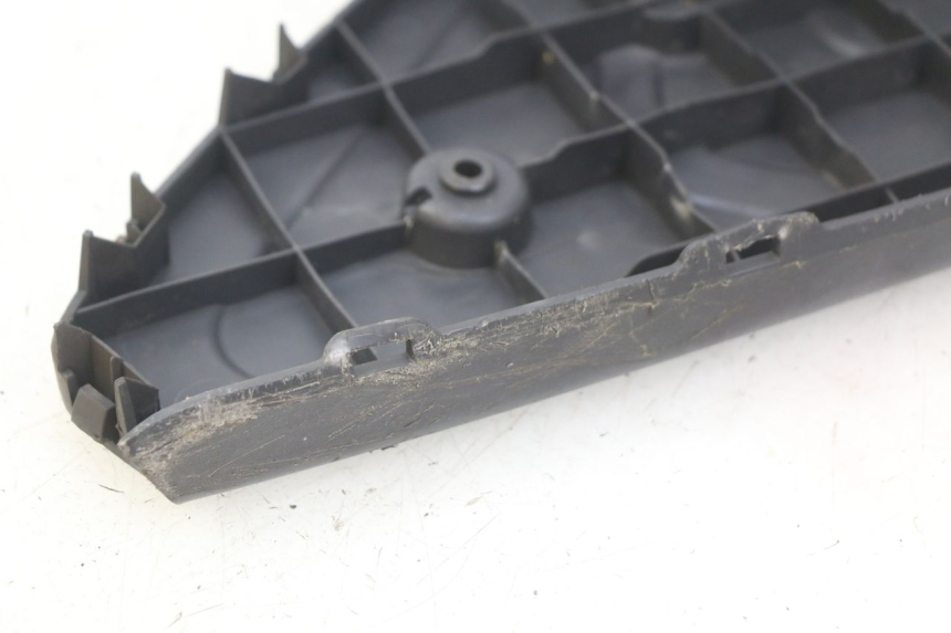 photo de FOOTREST SUZUKI SIXTEEN 125 (2008 - 2010)