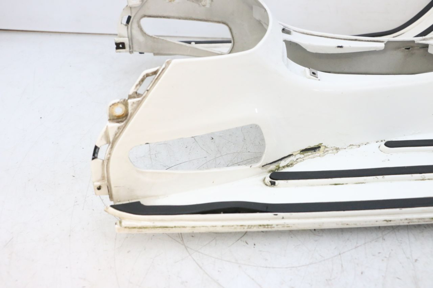 photo de FLOOR PANEL PIAGGIO VESPA GTS SUPER IE 125 (2009 - 2016) - Additional view of the item