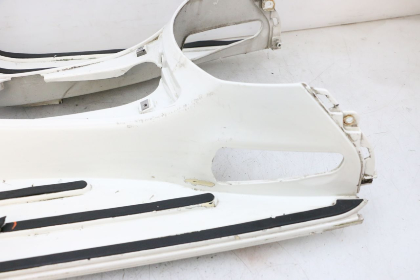 photo de FLOOR PANEL PIAGGIO VESPA GTS SUPER IE 125 (2009 - 2016) - Used quality zoom