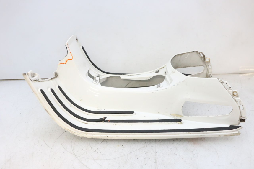 photo de FLOOR PANEL PIAGGIO VESPA GTS SUPER IE 125 (2009 - 2016) - Spare part profile view