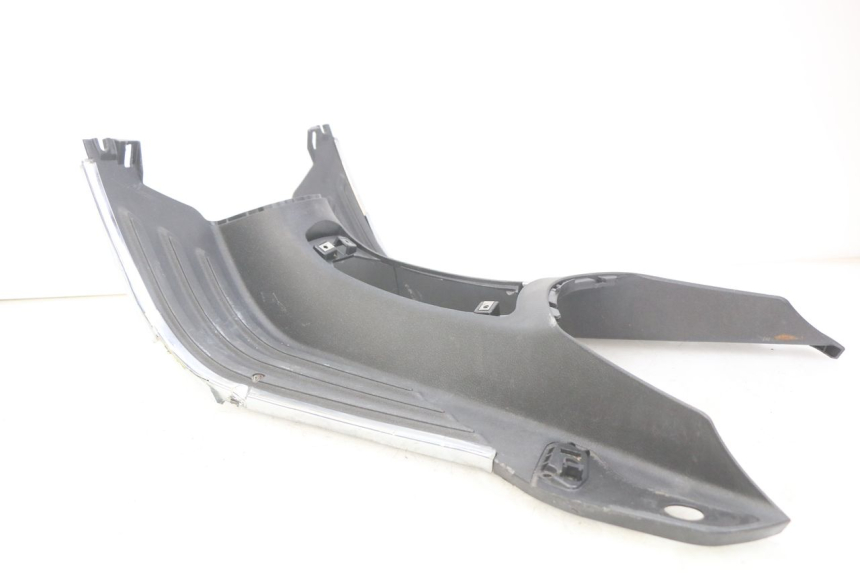 photo de FOOTREST PIAGGIO VESPA PRIMAVERA 2T 50 (2013 - 2018) - Distinctive features