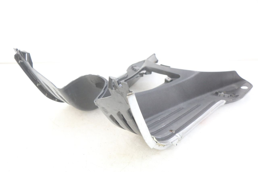 photo de FOOTREST PIAGGIO VESPA PRIMAVERA 2T 50 (2013 - 2018) - Detailed visual inspection