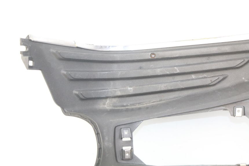 photo de FOOTREST PIAGGIO VESPA PRIMAVERA 2T 50 (2013 - 2018) - Focus on structure