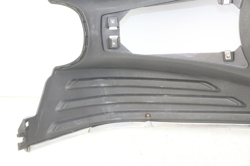 photo de FOOTREST PIAGGIO VESPA PRIMAVERA 2T 50 (2013 - 2018) - Alternative angle