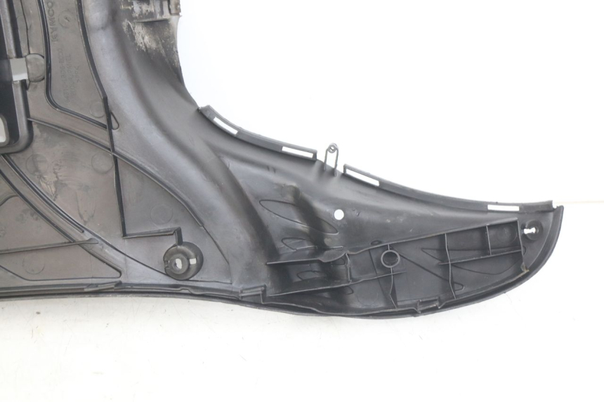 photo de FOOTREST KYMCO VITALITY 2T 50 (2004 - 2010) - Fixing points details