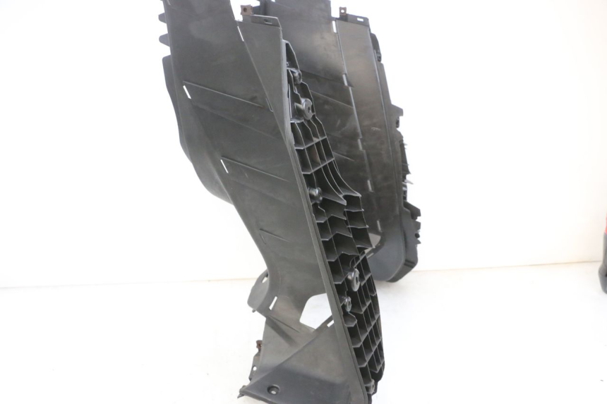 photo de FOOTREST YAMAHA XMAX X-MAX 125 (2006 - 2009) - Zoom on usage condition