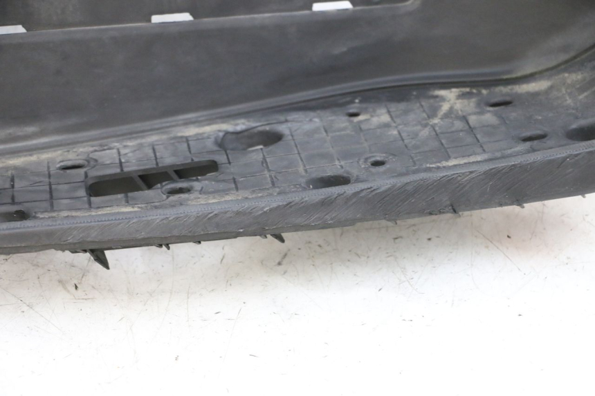 photo de FOOTREST YAMAHA XMAX X-MAX 125 (2006 - 2009) - Surface and material condition