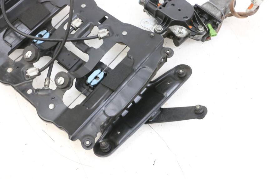 photo de SCREEN ENGINE SUZUKI BURGMAN 650 (2013 - 2020)