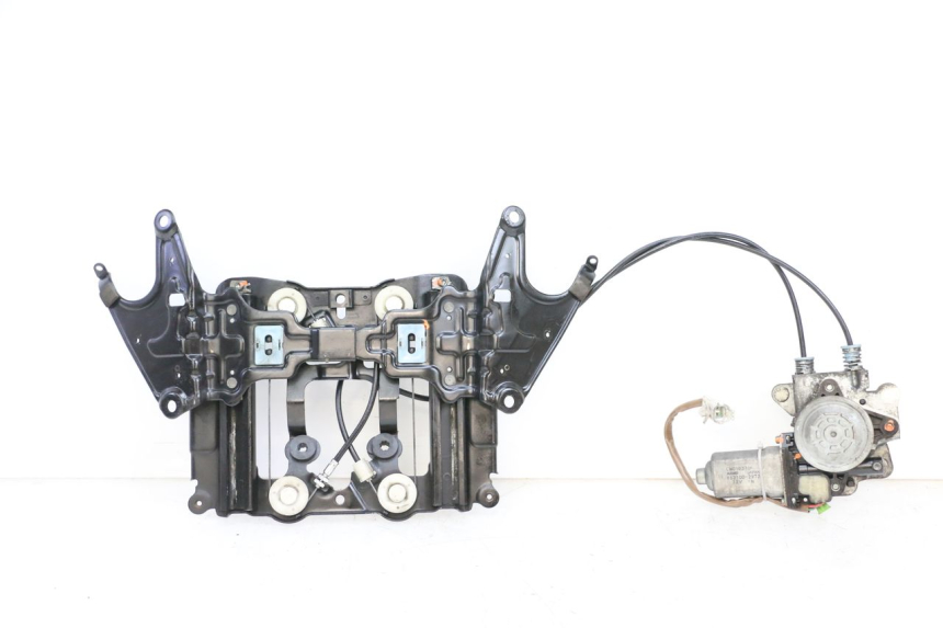 photo de SCREEN ENGINE SUZUKI BURGMAN EXECUTIVE ABS 650 (2006 - 2012) - Main view
