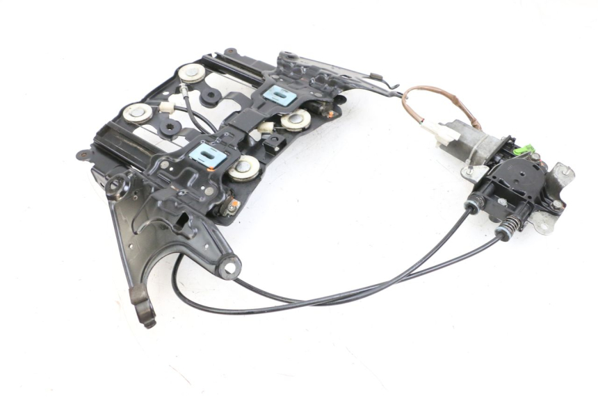 photo de SCREEN ENGINE SUZUKI BURGMAN EXECUTIVE ABS 650 (2006 - 2012) - Additional view of the item