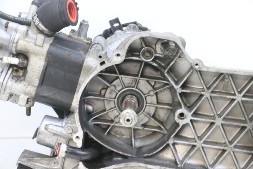 photo de ENGINE PEUGEOT ELYSEO 125 (1999 - 2004) - Alternative angle