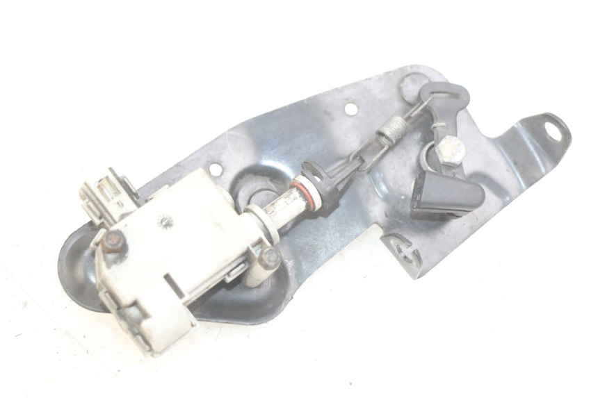 photo de TRUNK OPENING MOTOR GILERA GP 800 (2007 - 2013)