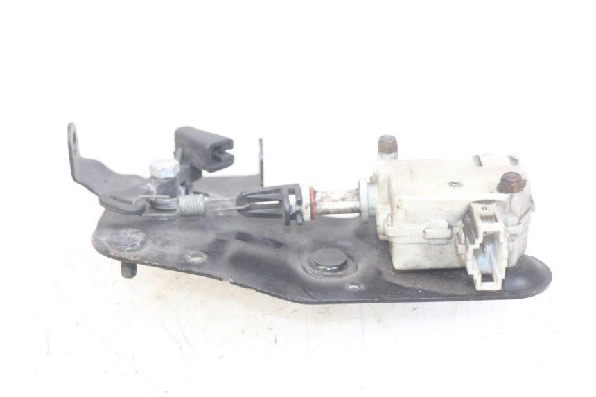 photo de TRUNK OPENING MOTOR GILERA GP 800 (2007 - 2013)