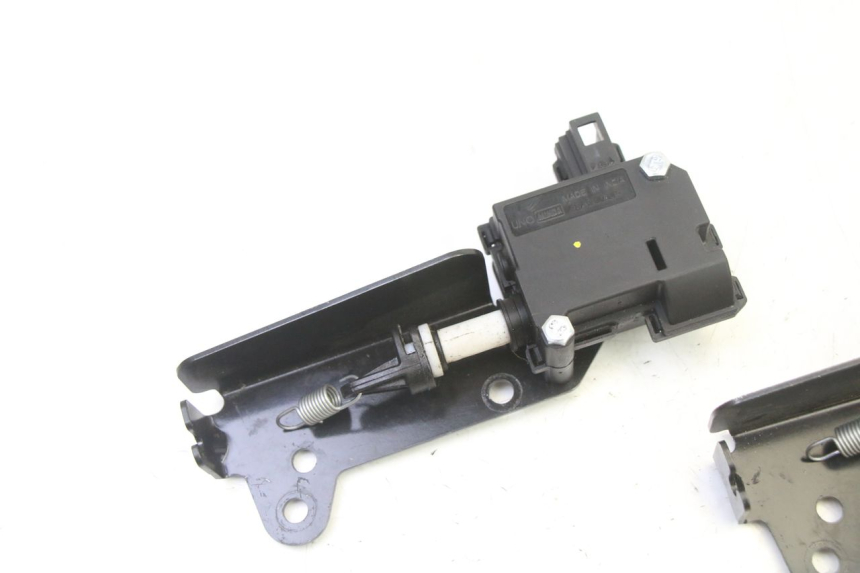 photo de SEAT LOCK ENGINE PIAGGIO MP3 HPE 310 (2024 - 2025)
