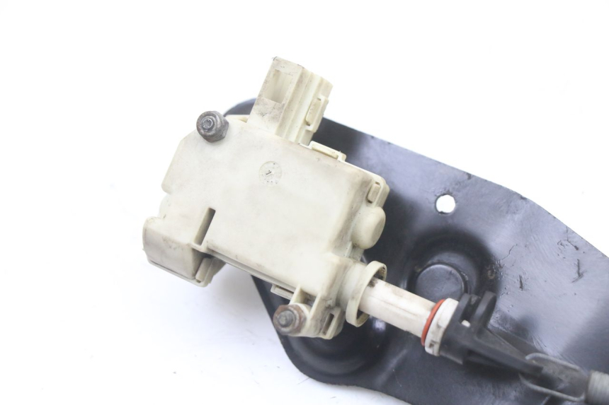 photo de TRUNK OPENING MOTOR PIAGGIO VESPA GRANTURISMO 125 (2003 - 2007)