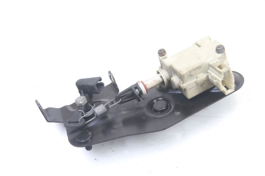 photo de TRUNK OPENING MOTOR PIAGGIO VESPA GRANTURISMO 125 (2003 - 2007)