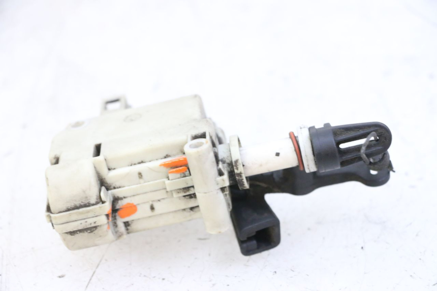 photo de SEAT LOCK ENGINE PIAGGIO VESPA GRANTURISMO 200 (2004 - 2005)