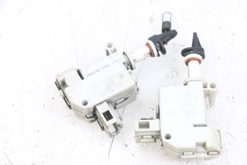 photo de TRUNK OPENING MOTOR PIAGGIO X10 125 (2012 - 2017)