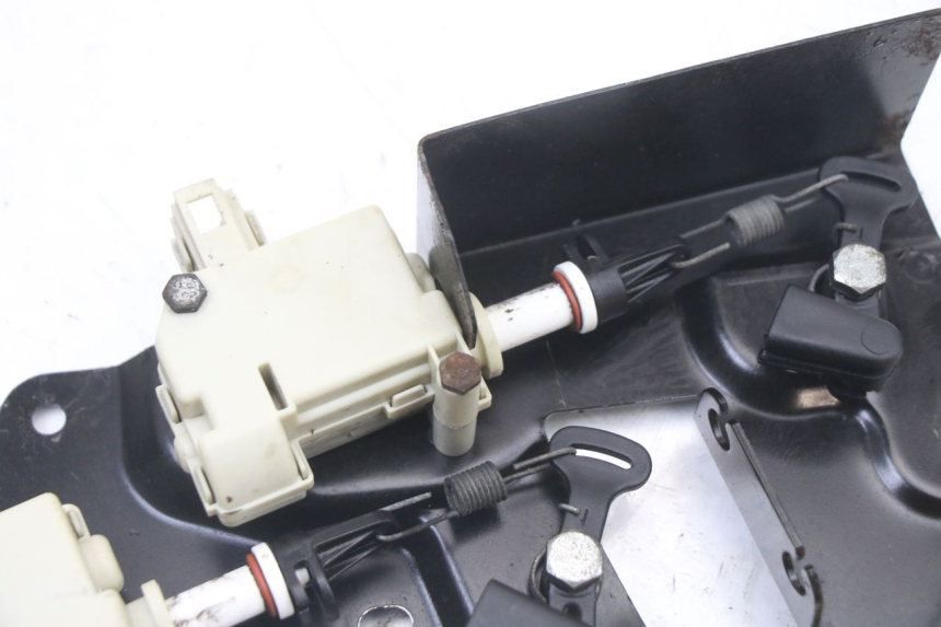 photo de SEAT LOCK ENGINE PIAGGIO XEVO - X EVO 125 (2007 - 2016)