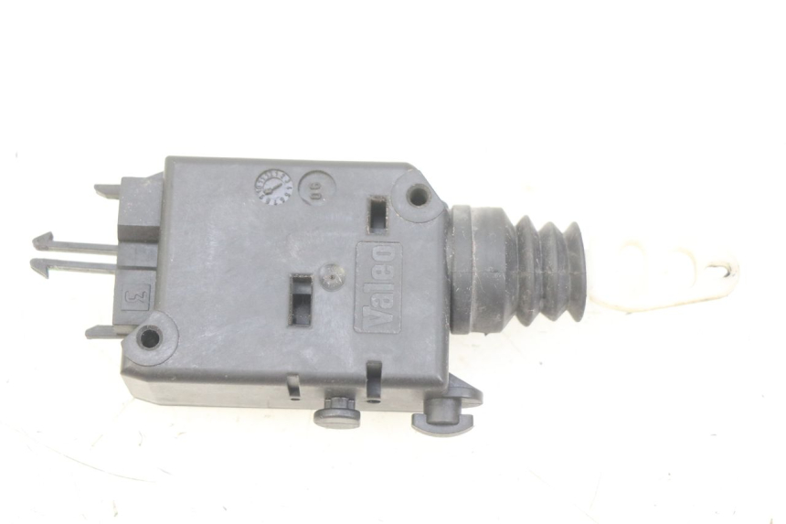 photo de TRUNK OPENING MOTOR PEUGEOT SATELIS 125 (2006 - 2009)