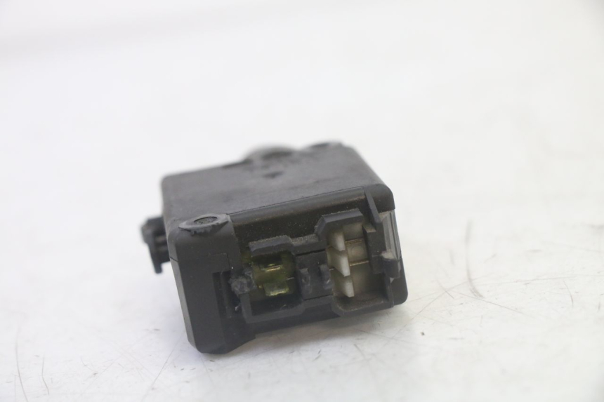 photo de TRUNK OPENING MOTOR PEUGEOT SATELIS 125 (2010 - 2012)