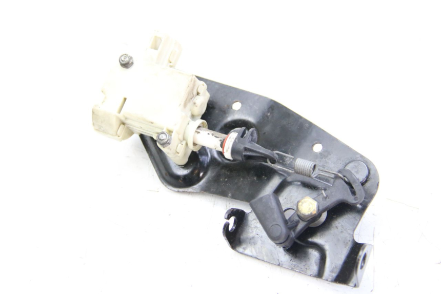 photo de TRUNK OPENING MOTOR PIAGGIO VESPA GRANTURISMO 125 (2003 - 2007)
