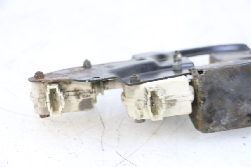 photo de SEAT LOCK ENGINE PIAGGIO X8 125 (2004 - 2007) - Zoom on usage condition