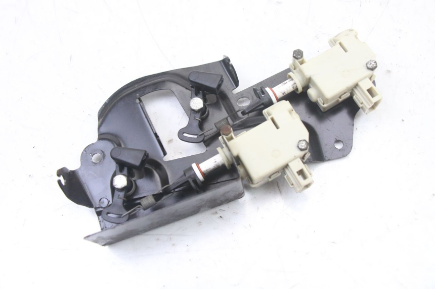 photo de SEAT LOCK ENGINE PIAGGIO XEVO - X EVO 125 (2007 - 2017) - Alternative perspective