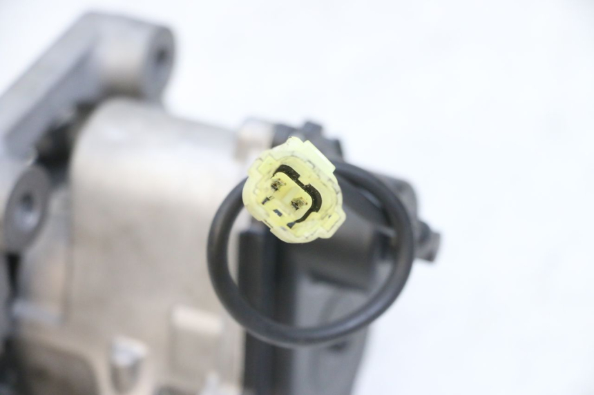 photo de ROLL LOCK ENGINE YAMAHA TRICITY 300 (2020 - 2024) - Alternative perspective