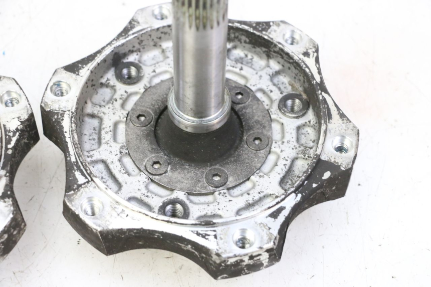 photo de REAR WHEEL HUB QUADRO 4 4D 350 (2015 - 2018)