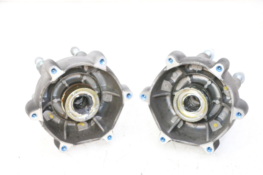 photo de FRONT WHEEL HUB PIAGGIO MP3 HPE 310 (2024 - 2025)