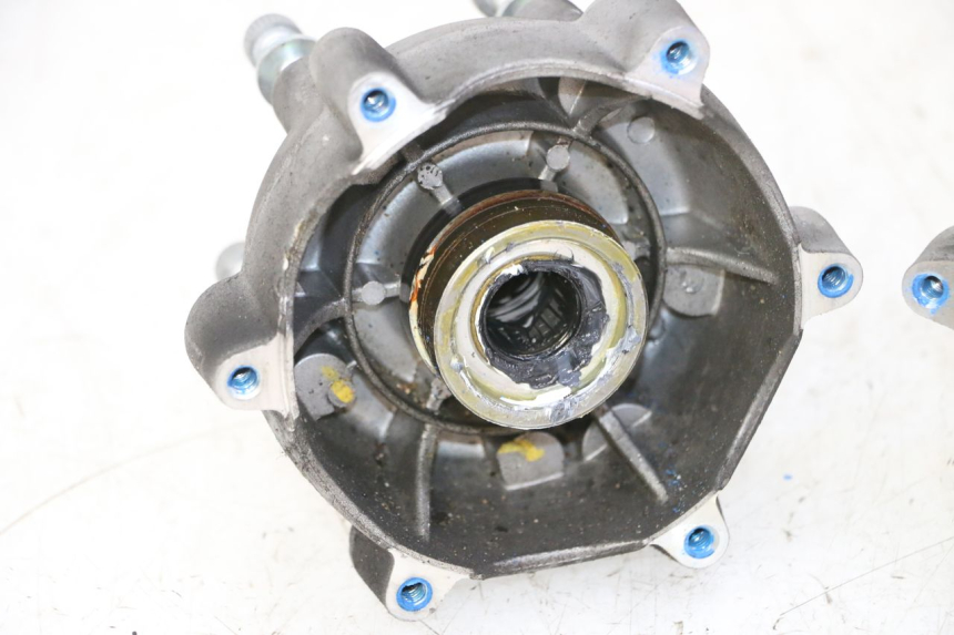 photo de FRONT WHEEL HUB PIAGGIO MP3 HPE 310 (2024 - 2025)