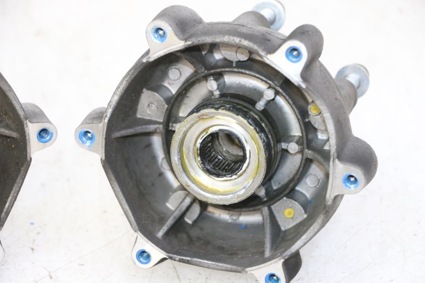 photo de FRONT WHEEL HUB PIAGGIO MP3 HPE 310 (2024 - 2025)