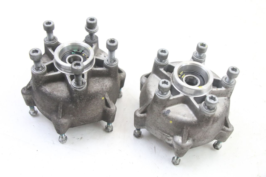 photo de FRONT WHEEL HUB PIAGGIO MP3 500 (2014 - 2016)